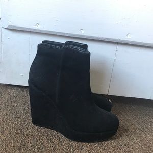 Black Wedges